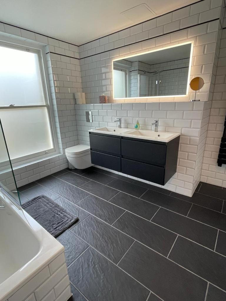 Luxury Apartment In Belsize Park Londra Esterno foto